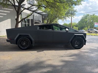 2024 Tesla Cybertruck - Photo 8