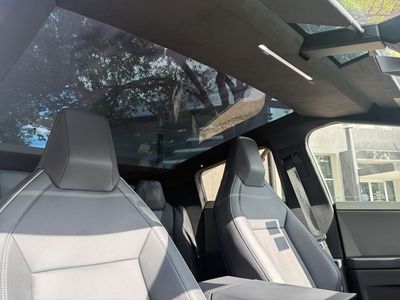 2024 Tesla Cybertruck - Photo 26