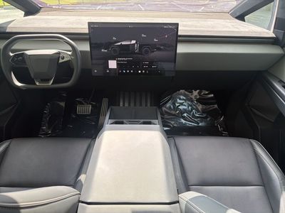 2024 Tesla Cybertruck - Photo 19