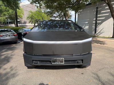 2024 Tesla Cybertruck - Photo 2