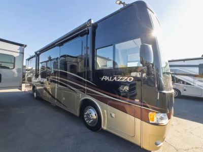 2015 Thor Motor Coach PALAZZO — photo 18 view