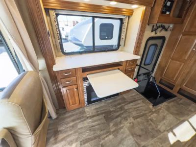 2015 Thor Motor Coach PALAZZO — photo 9 view