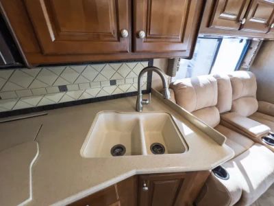 2015 Thor Motor Coach PALAZZO — photo 11 view