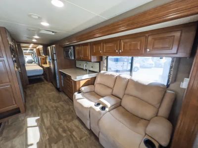 2015 Thor Motor Coach PALAZZO — engine compartment view