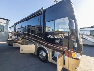 2015 Thor Motor Coach PALAZZO — photo 19 view