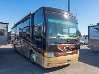 2015 Thor Motor Coach PALAZZO — front three-quarter view