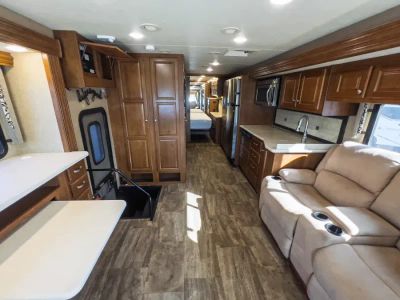 2015 Thor Motor Coach PALAZZO — detail view