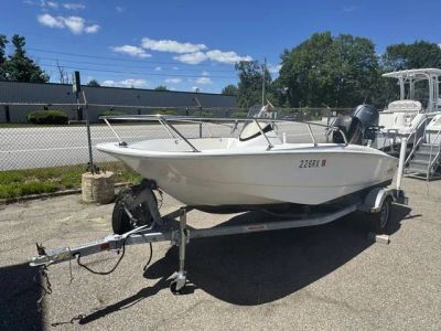 2014 Boston Whaler 150 Super Sport — front three-quarter view