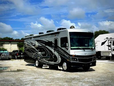 2020 Fleetwood Bounder — front three-quarter view