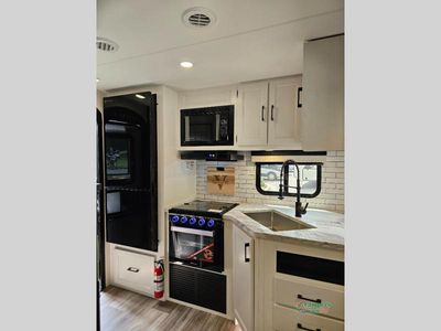 2026 Venture RV SportTrek - Photo 12