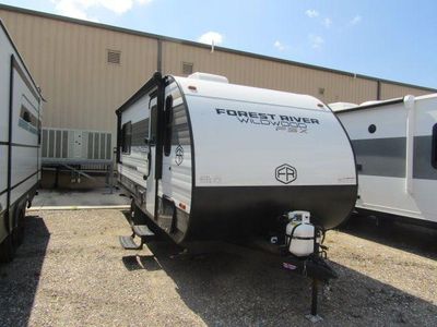 2025 Forest River Wildwood Fsx — front three-quarter view