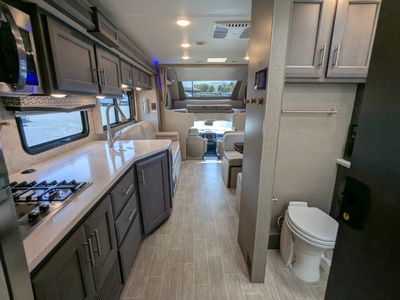 2021 Thor Motor Coach Omni - Photo 9