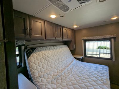 2021 Thor Motor Coach Omni - Photo 5