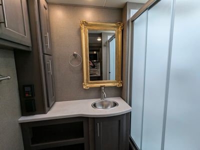 2021 Thor Motor Coach Omni - Photo 20