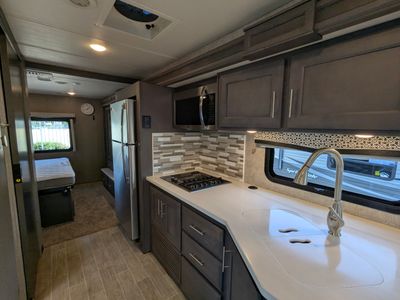 2021 Thor Motor Coach Omni - Photo 17
