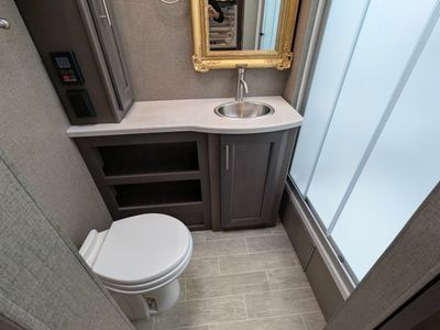 2021 Thor Motor Coach Omni - Photo 8