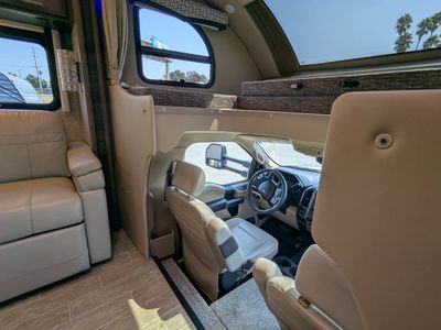 2021 Thor Motor Coach Omni - Photo 2
