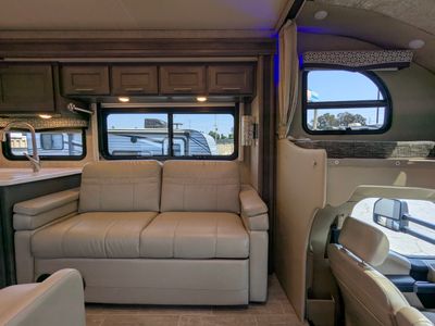 2021 Thor Motor Coach Omni - Photo 3