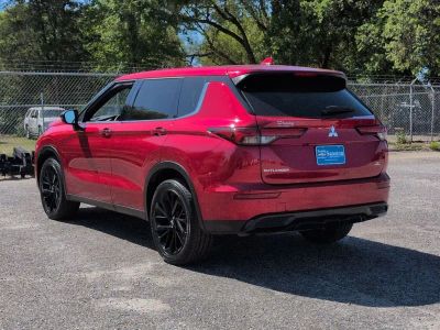 2023 Mitsubishi Outlander - Photo 3