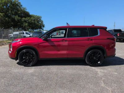 2023 Mitsubishi Outlander - Photo 2
