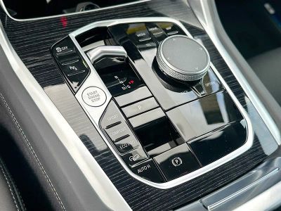 2027 BMW X6 — photo 12 view