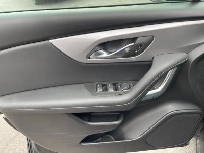 2025 Chevrolet Blazer — photo 10 view