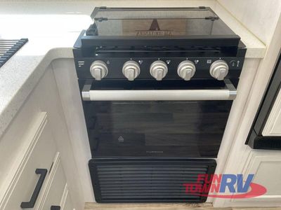 2023 Venture RV SportTrek Touring Edition - Photo 23