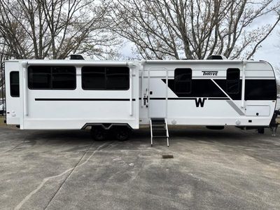 2026 Winnebago Thrive - Photo 9