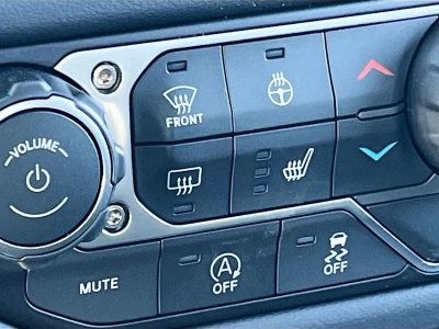 2026 Jeep Gladiator — photo 18 view