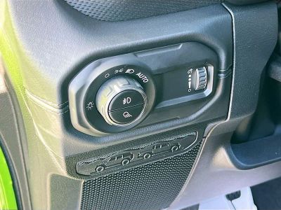 2026 Jeep Gladiator — photo 10 view