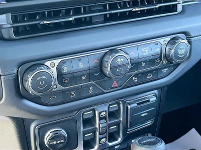2026 Jeep Gladiator — photo 14 view