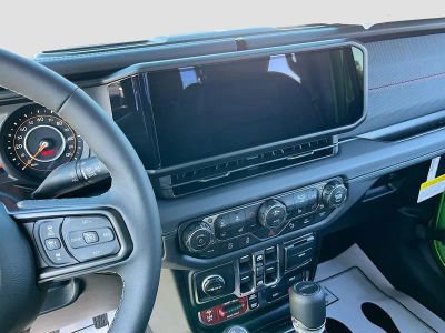 2026 Jeep Gladiator — photo 13 view