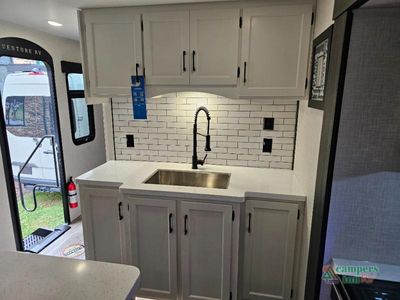 2026 Venture RV SportTrek Touring Edition — photo 14 view