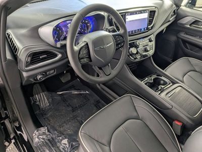 2026 Chrysler Pacifica - Photo 10