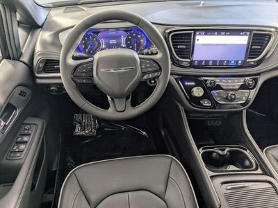 2026 Chrysler Pacifica - Photo 13