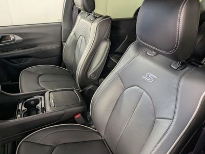 2026 Chrysler Pacifica - Photo 12