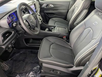 2026 Chrysler Pacifica - Photo 9