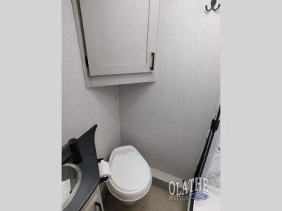 2024 Coachmen RV Freelander — photo 13 view