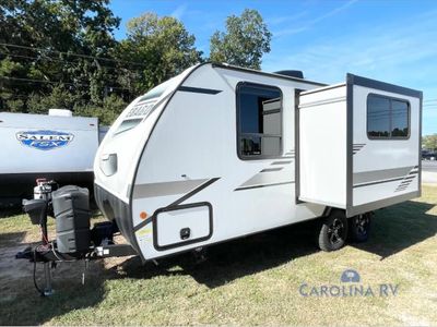 2021 Winnebago Industries Towables Micro Minnie - Photo 2