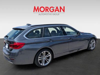 2018 BMW 3 Series — interior view