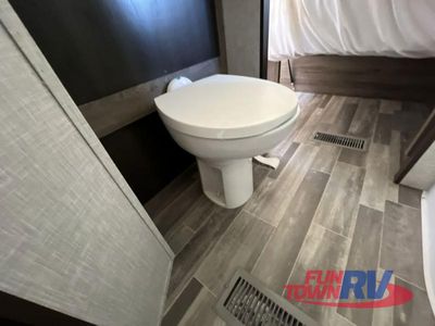 2023 CrossRoads RV Zinger - Photo 36