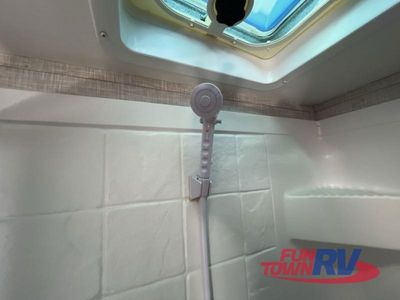 2023 CrossRoads RV Zinger - Photo 38