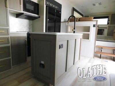 2026 Forest River RV Wildwood Heritage Glen — photo 17 view