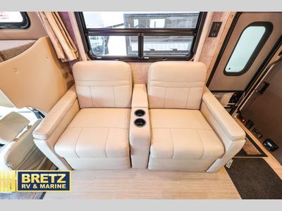 2021 Thor Motor Coach Magnitude - Photo 13