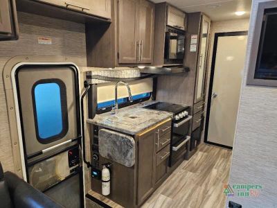 2023 Thor Motor Coach Outlaw — photo 25 view