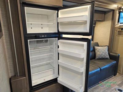2023 Thor Motor Coach Outlaw — photo 40 view