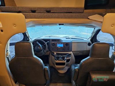 2023 Thor Motor Coach Outlaw — photo 13 view