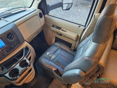 2023 Thor Motor Coach Outlaw — photo 17 view