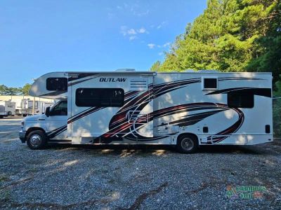 2023 Thor Motor Coach Outlaw — interior view