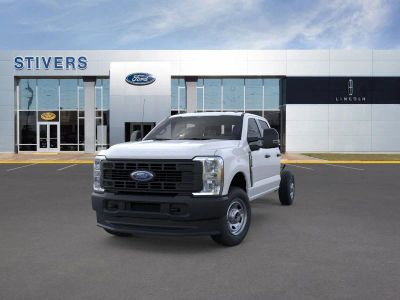 2026 Ford Chassis Cab - Photo 3